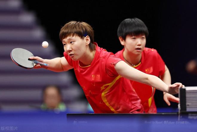 体育英超：曼联1-0战胜诺维奇 C罗造点命中