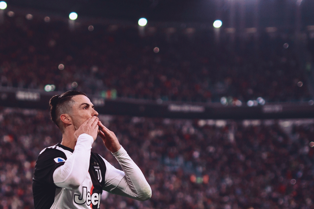 滑雪板较窄 滑雪板较窄